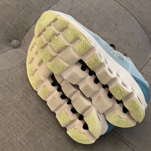 On Running Women’s Size 7.5 Cloudstratus in Chambray/Lavender - Picture 7 of 7